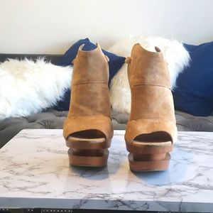 Jessica Simpson heels